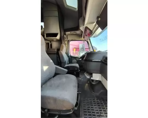 VOLVO VNL670 Cab Assembly