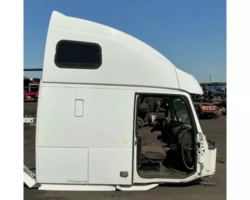 VOLVO VNL670 Cab Assembly