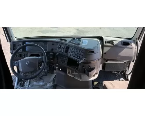 VOLVO VNL670 Cab Assembly