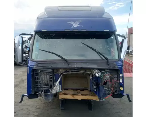 VOLVO VNL670 Cab Assembly