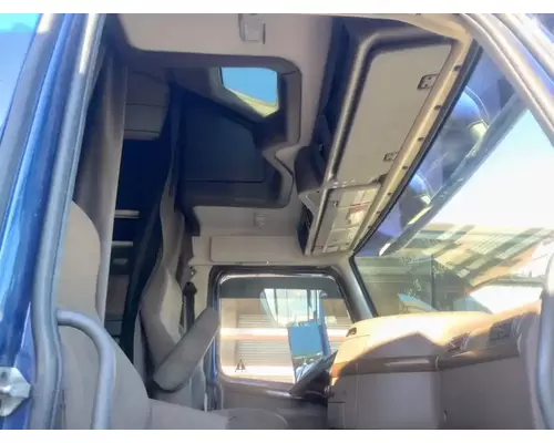 VOLVO VNL670 Cab Assembly