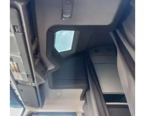 VOLVO VNL670 Cab Assembly