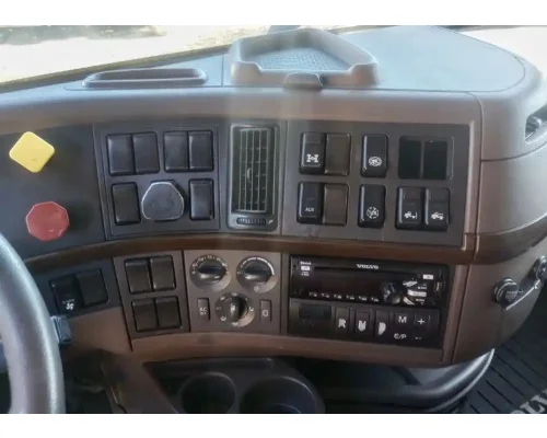 VOLVO VNL670 Cab Assembly