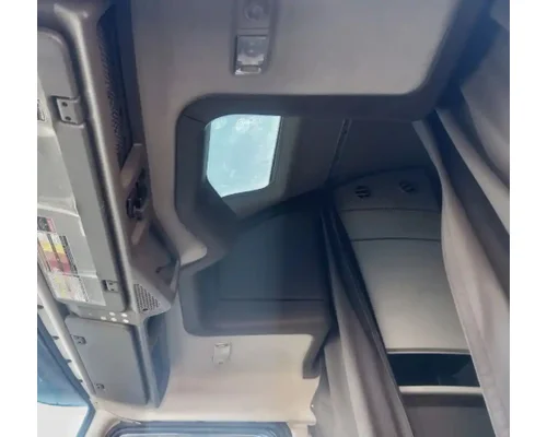 VOLVO VNL670 Cab Assembly