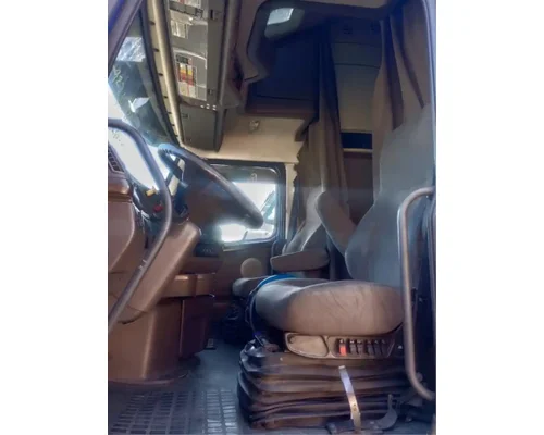 VOLVO VNL670 Cab Assembly