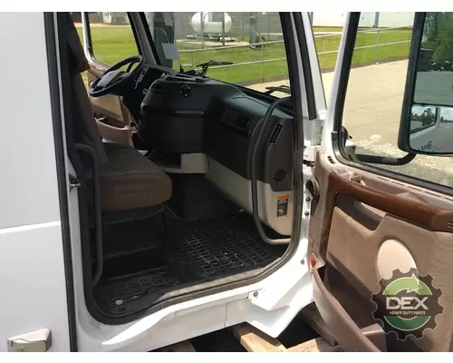 VOLVO VNL670 Cab