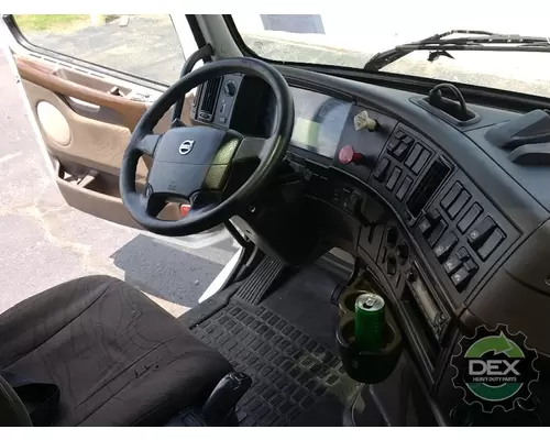VOLVO VNL670 Cab