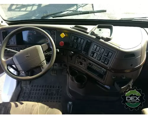 VOLVO VNL670 Cab