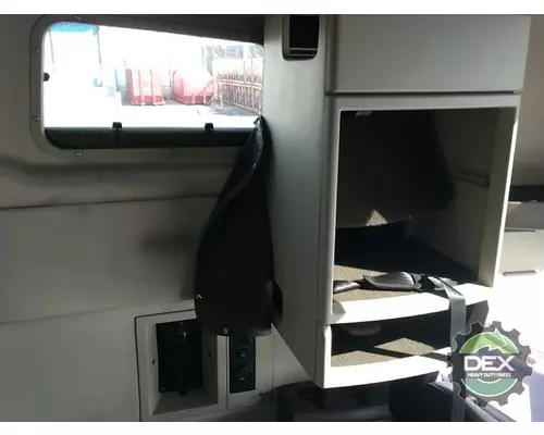 VOLVO VNL670 Cab