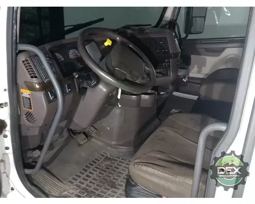 VOLVO VNL670 Cab