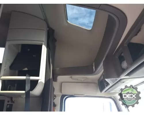 VOLVO VNL670 Cab