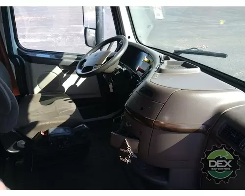VOLVO VNL670 Cab