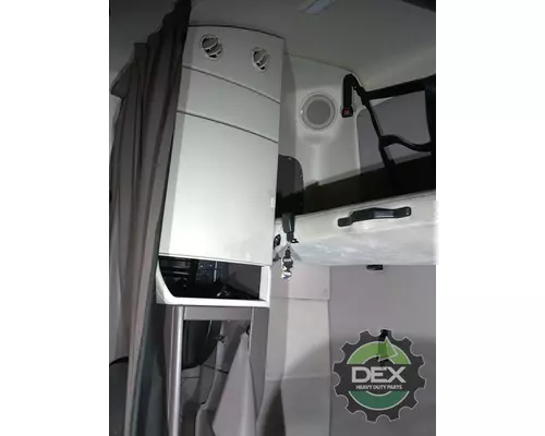 VOLVO VNL670 Cab