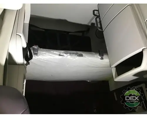 VOLVO VNL670 Cab