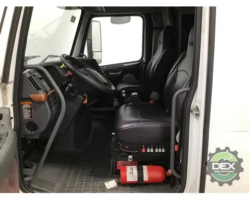 VOLVO VNL670 Cab