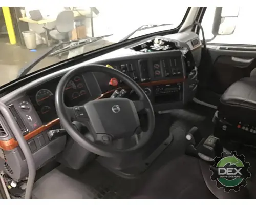 VOLVO VNL670 Cab