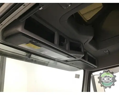 VOLVO VNL670 Cab