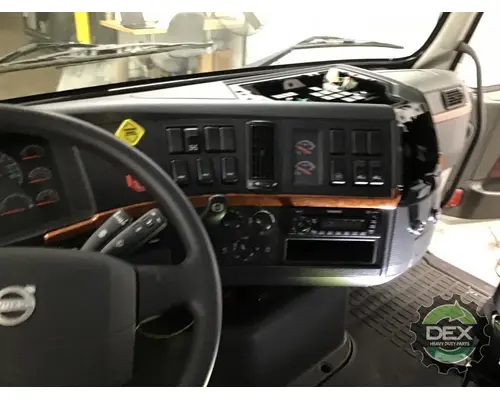 VOLVO VNL670 Cab
