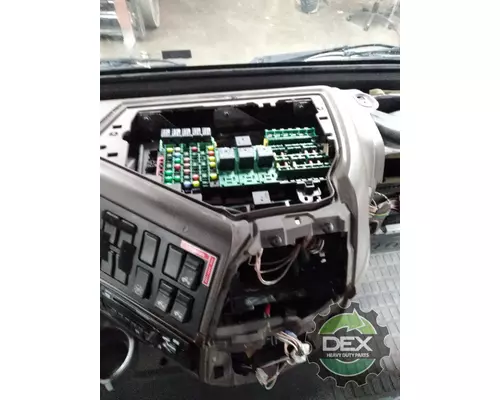 VOLVO VNL670 Cab