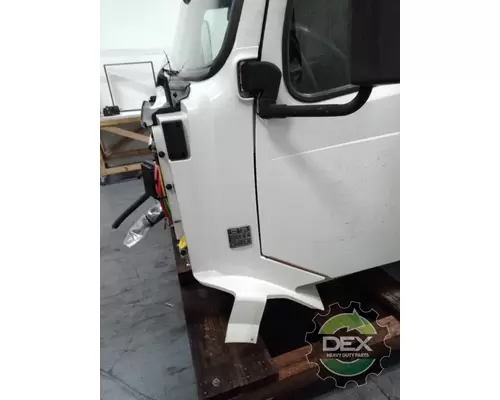 VOLVO VNL670 Cab