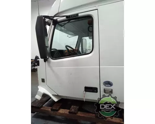 VOLVO VNL670 Cab