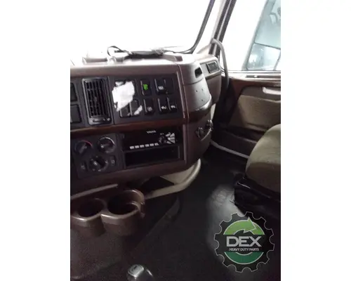 VOLVO VNL670 Cab