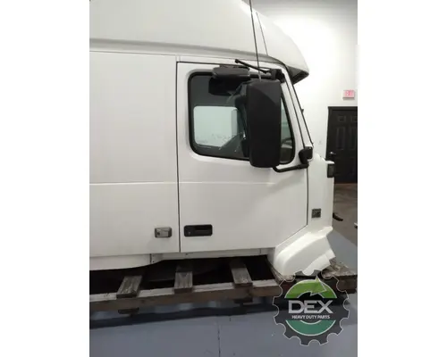VOLVO VNL670 Cab