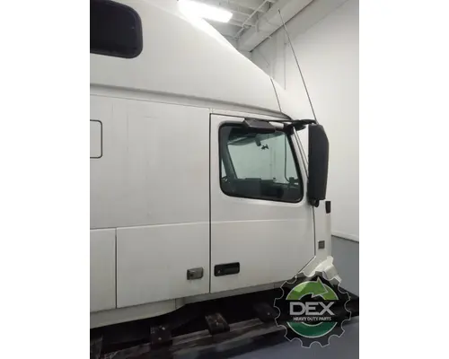 VOLVO VNL670 Cab