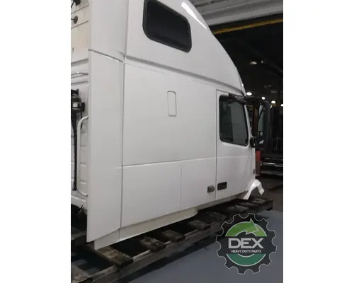 VOLVO VNL670 Cab