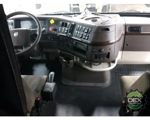 VOLVO VNL670 Cab