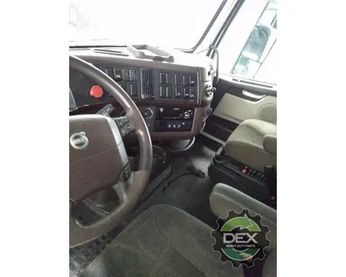 VOLVO VNL670 Cab