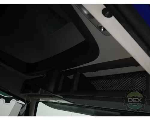 VOLVO VNL670 Cab