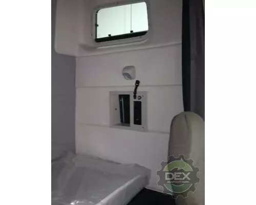 VOLVO VNL670 Cab