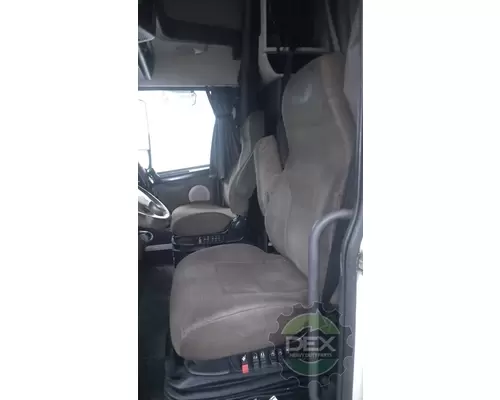 VOLVO VNL670 Cab