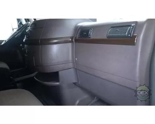 VOLVO VNL670 Cab