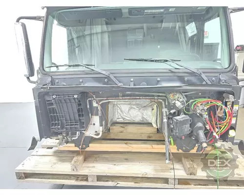 VOLVO VNL670 Cab