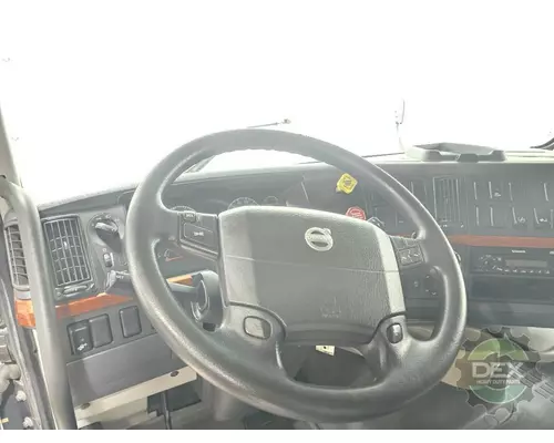 VOLVO VNL670 Cab