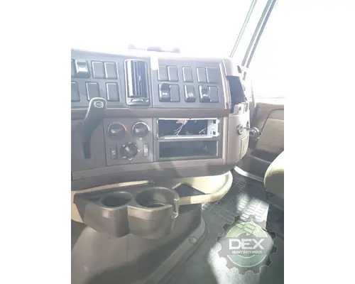 VOLVO VNL670 Cab