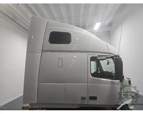 VOLVO VNL670 Cab