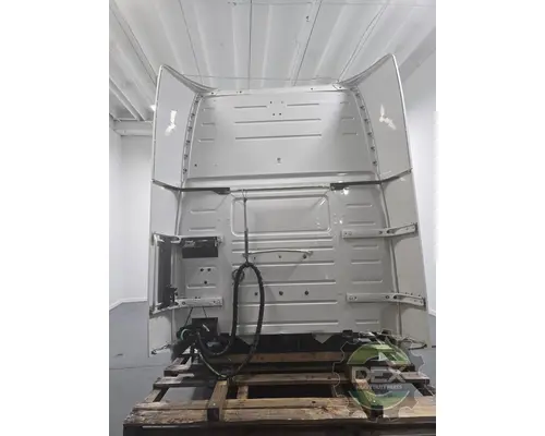 VOLVO VNL670 Cab