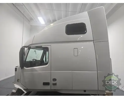 VOLVO VNL670 Cab