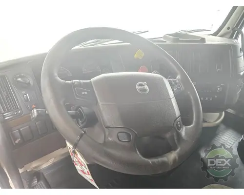 VOLVO VNL670 Cab