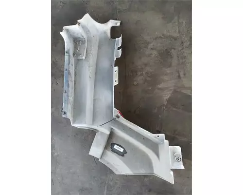 VOLVO VNL670 Cowl