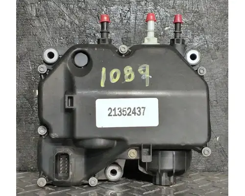 VOLVO VNL670 DEF Pump