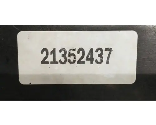 VOLVO VNL670 DEF Pump