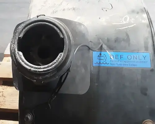 VOLVO VNL670 DEF Tank