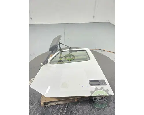 VOLVO VNL670 Door Assembly, Front