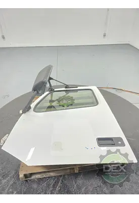 VOLVO VNL670 Door Assembly, Front