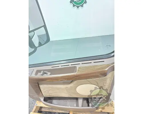 VOLVO VNL670 Door Assembly, Front