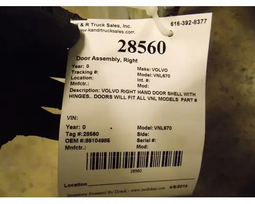 VOLVO VNL670 Door Assembly, Front